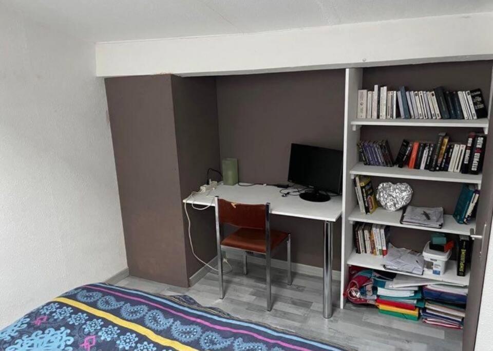 Joli Duplex En Centre Ville De 40M2 Climatise Истр Экстерьер фото